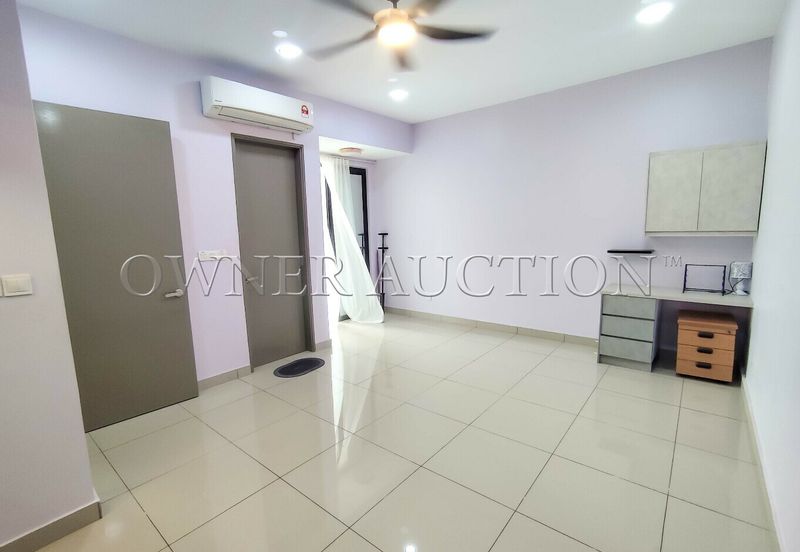 [Facing open and renovated unit at lower floor] Town House (Lower Unit) [5 min to Lotus Bangi; Close to AEON Nilai]