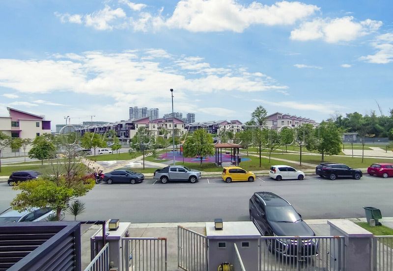 [Facing open and renovated unit at lower floor] Town House (Lower Unit) [5 min to Lotus Bangi; Close to AEON Nilai]