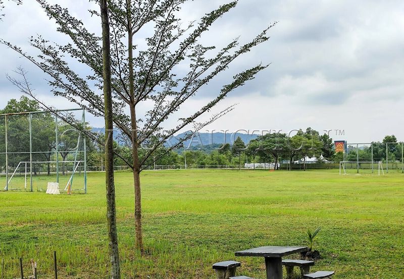 [Facing open and renovated unit at lower floor] Town House (Lower Unit) [5 min to Lotus Bangi; Close to AEON Nilai]