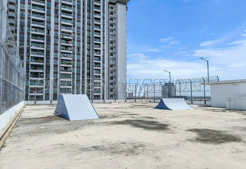 [Penthouse unit; Balcony with city view] Condominium [4 min to DPULZE Shopping Centre, Tamarind Square & MMU]