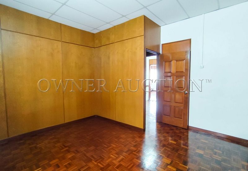 [Spacious Land] 2 Storey Semi Detached House [Prime Location]