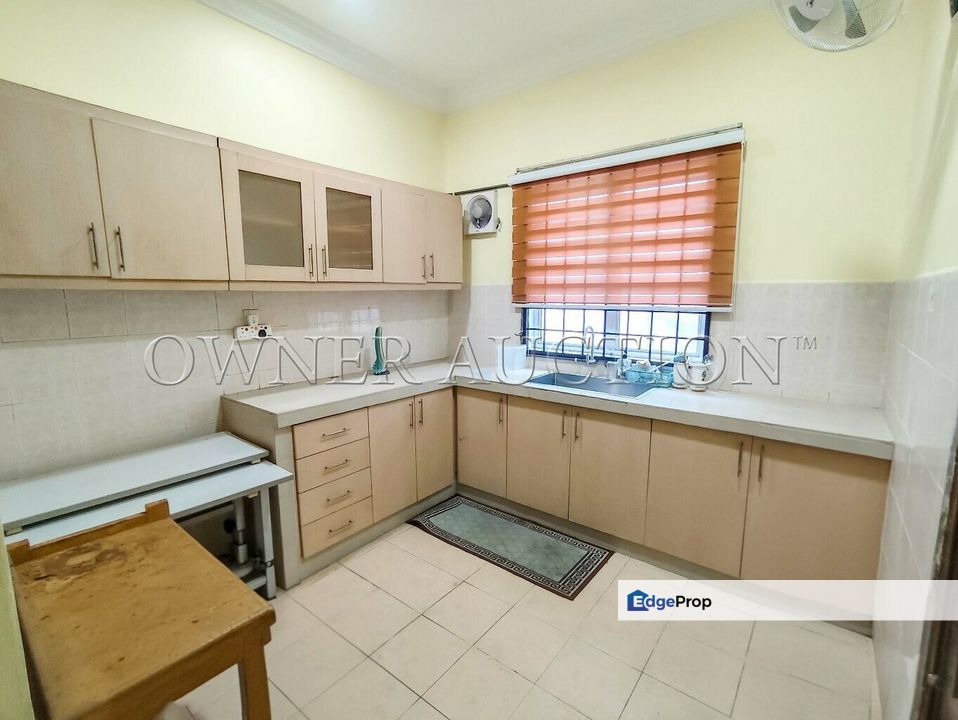 [Guarded and Privacy Housing Area] 2.5 Storey Terrace House [4 min to MRT Bandar Tun Hussein Onn], Selangor, Cheras