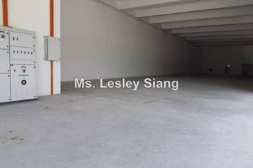 2.5 storey factory for rent at Industrial Business Park,Kulai(BUA : 13k sqft @ RM1.00 psf)