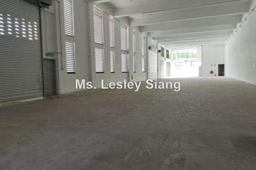 2.5 storey factory for rent at Industrial Business Park,Kulai(BUA : 13k sqft @ RM1.00 psf)