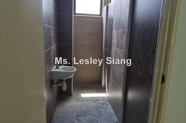 2.5 storey factory for rent at Industrial Business Park,Kulai(BUA : 13k sqft @ RM1.00 psf)