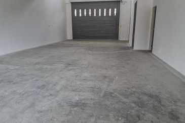 1.5 Storey Factory 30 x100 for Rent