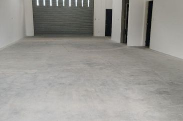 1.5 Storey Factory 30 x100 for Rent