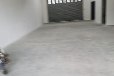 1.5 Storey Factory 30 x100 for Rent