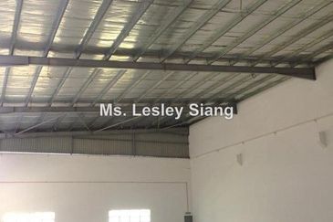 Semi-Detached Factory at Kulai For Rent