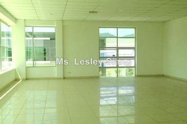 Semi-Detached Factory at Kulai For Rent