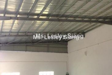 Semi-Detached Factory at Kulai For Rent