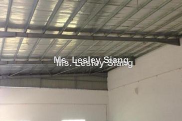 Semi-Detached Factory at Kulai For Rent