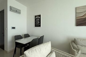 The M @ Medini Macrolink