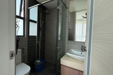 The M @ Medini Macrolink