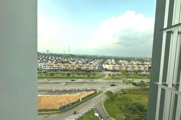 Meridin Bayvue Apartment