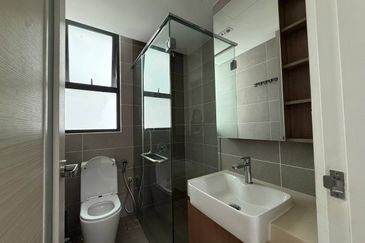 The M @ Medini Macrolink