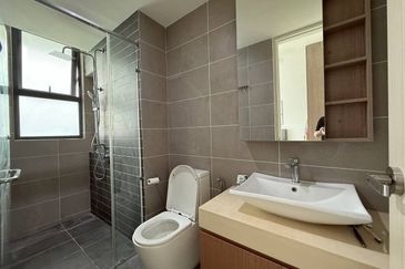 The M @ Medini Macrolink