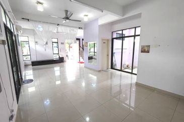 Maple Red, Adda Heights