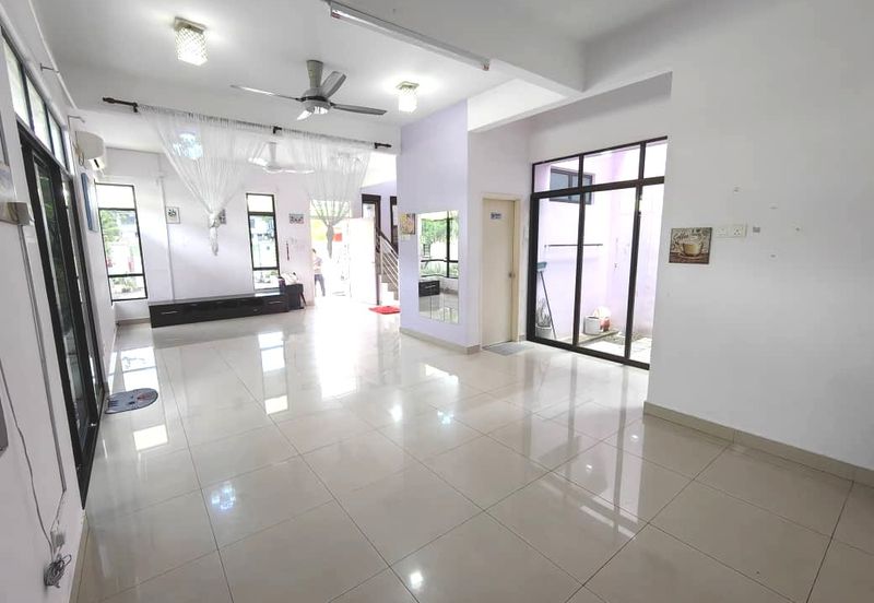 Maple Red, Adda Heights