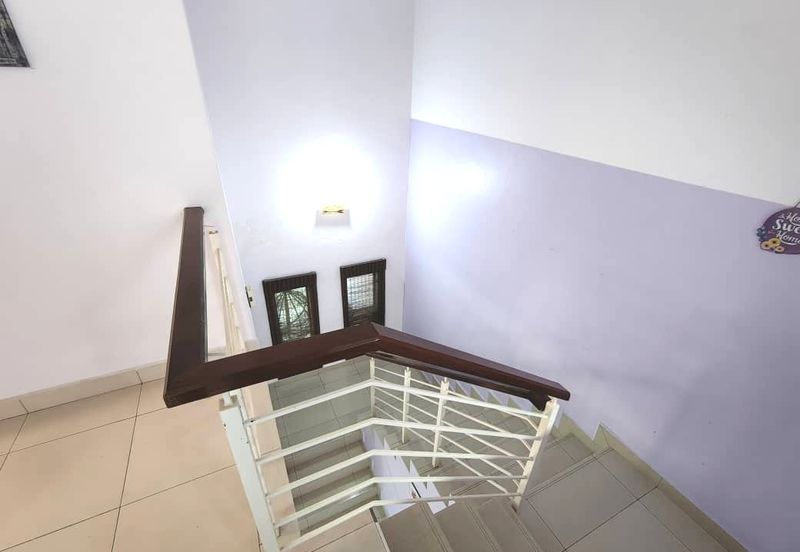 Maple Red, Adda Heights