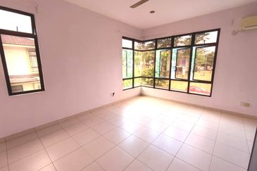 Maple Red, Adda Heights