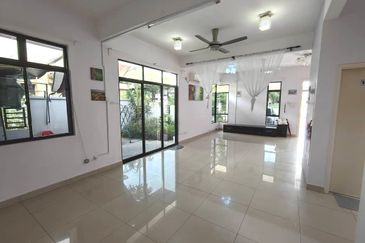 Maple Red, Adda Heights