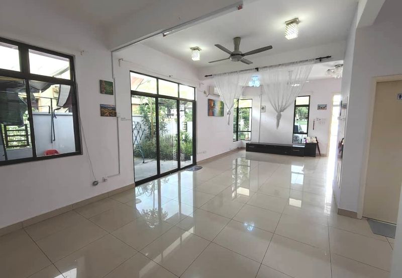 Maple Red, Adda Heights