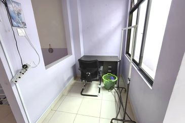 Maple Red, Adda Heights