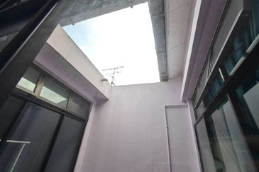 Maple Red, Adda Heights