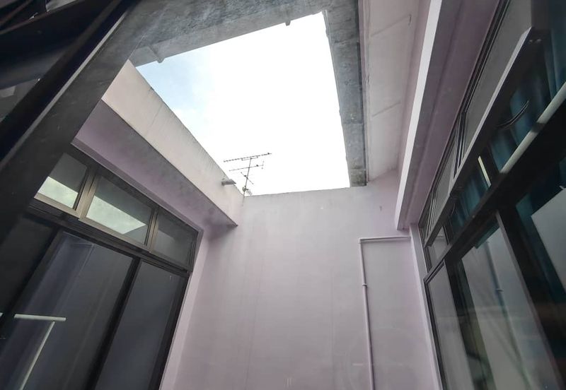 Maple Red, Adda Heights