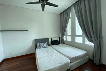 1Medini & Medini Signature