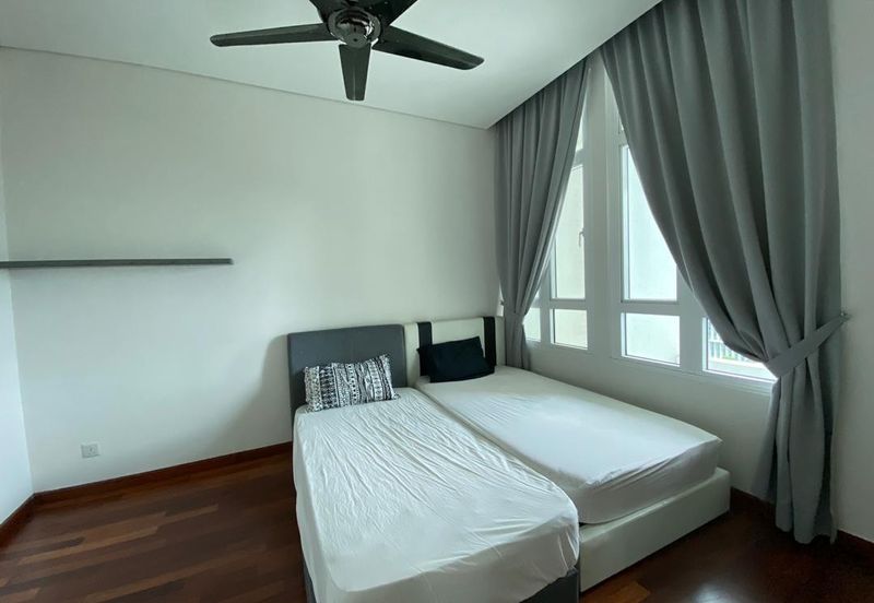 1Medini & Medini Signature