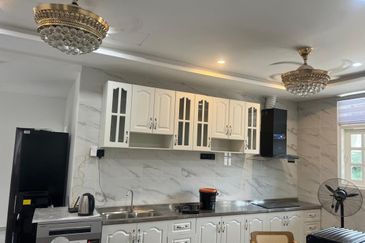 Stulang Laut / Darat