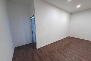 Taman Mount Austin Commercial