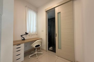 The M @ Medini Macrolink