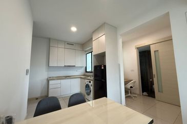 The M @ Medini Macrolink