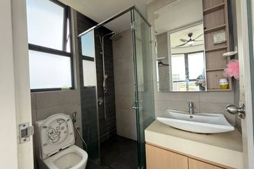 The M @ Medini Macrolink