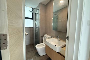 The M @ Medini Macrolink