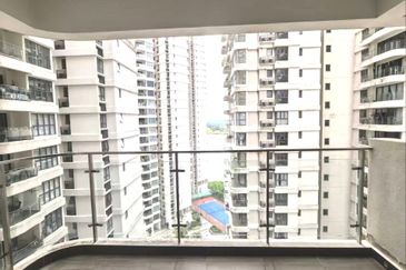 Baypoint @ Country Garden Danga Bay