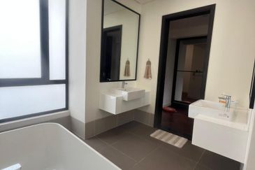 Avira Medini Iskandar Terrace House For Rent