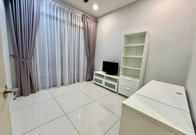 The Canal Garden South, Horizon Hills