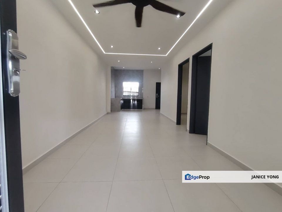 Taman Dahlia Tampoi Low Cost House For Sale, Johor, Tampoi