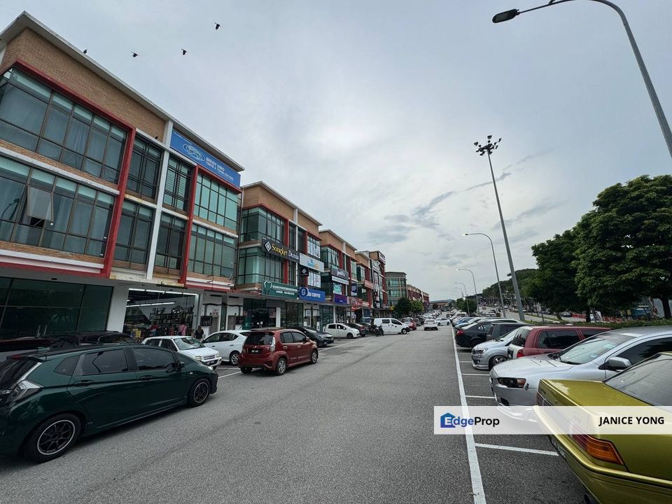 3 Storey Shop lot Larkin Town Centre Jalan Geroda 2/1 for Rental @RM3 ...