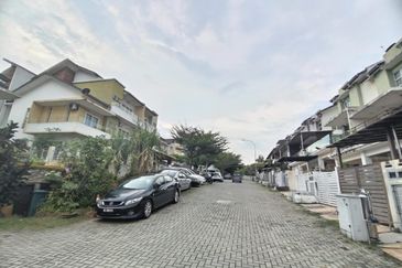 Taman D`Impian Tropika 2 Storey TownHouse For Sale @ Balakong