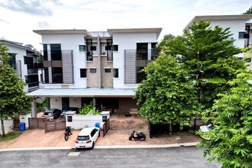 Jelutong Heights
