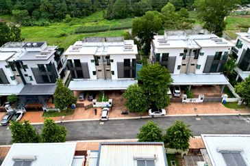 Jelutong Heights