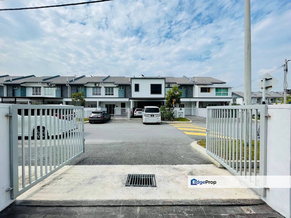 DOUBLE STOREY TERRACE HOUSE PALM HILLPARK PUNCAK ALAM for Sale RM585,000 By MOHAMAD AKMAL BIN