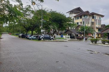 Avenue 2, Lake Valley