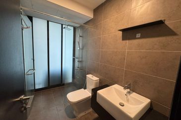 Almas Suites @ Puteri Harbour