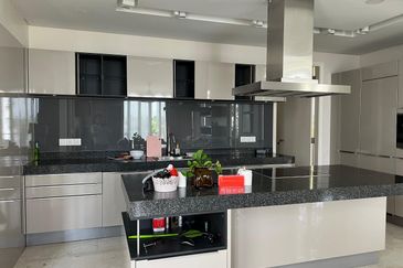 Emerald Bay @ Puteri harbour